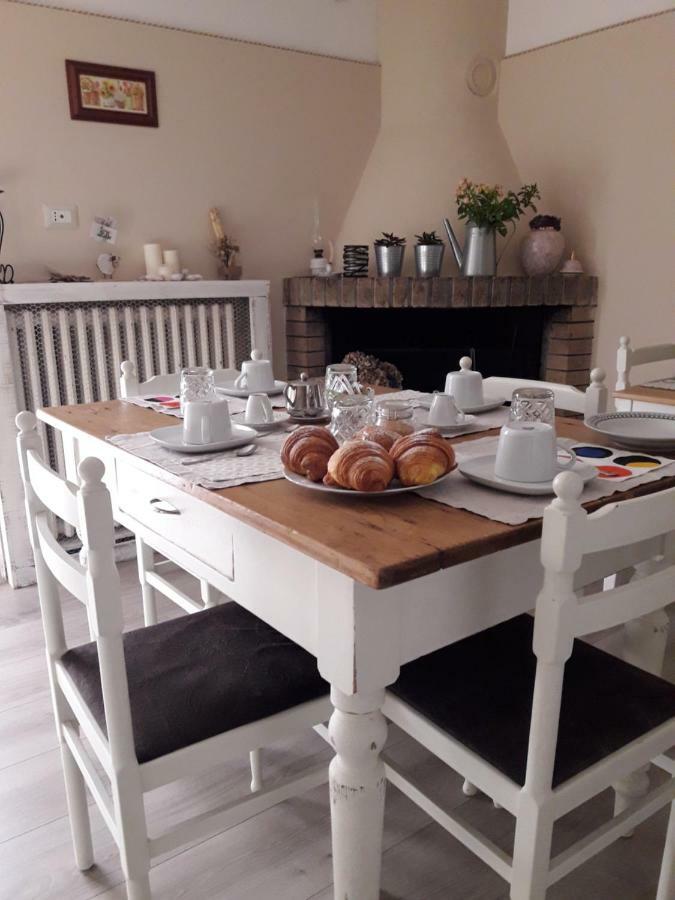 Casavittorio Bed and Breakfast San Giovanni In Marignano Exteriör bild